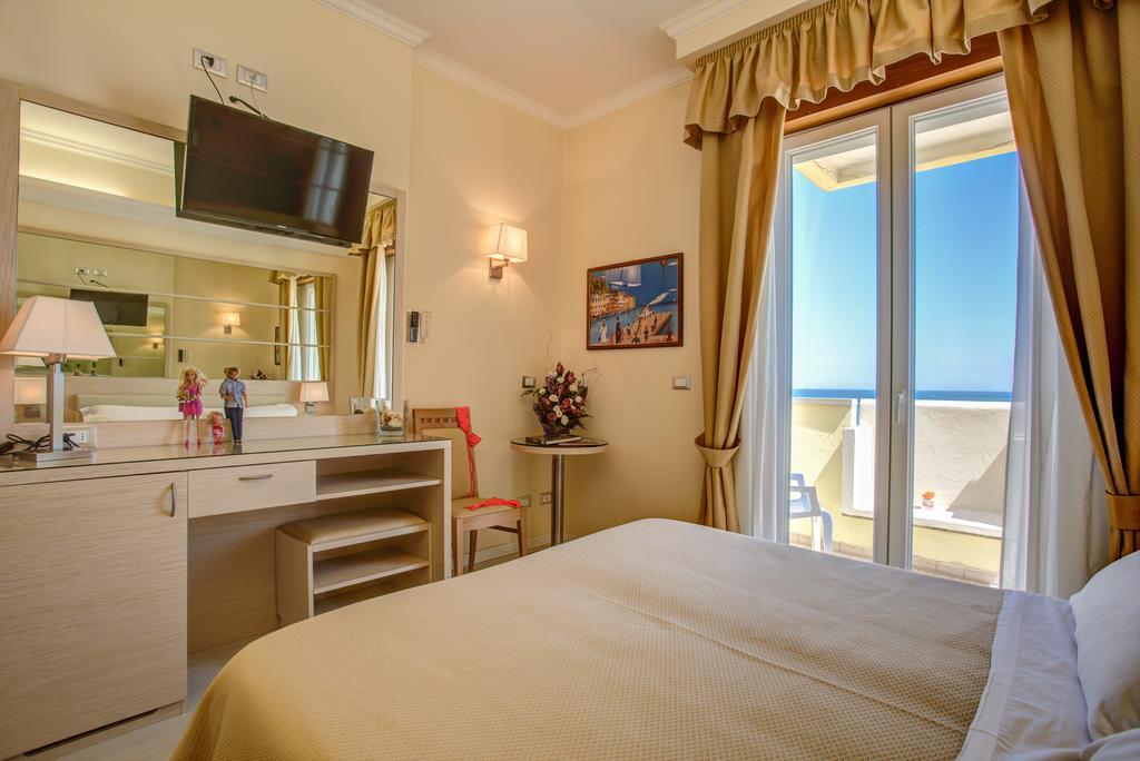 Hotel Caesar Paladium ريميني الغرفة الصورة