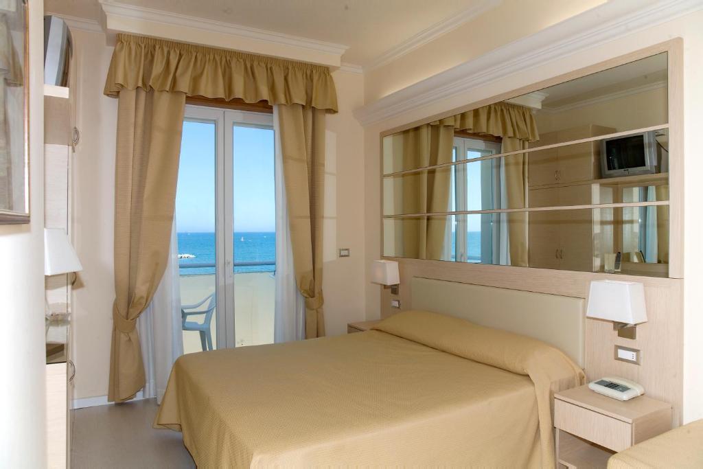 Hotel Caesar Paladium ريميني الغرفة الصورة